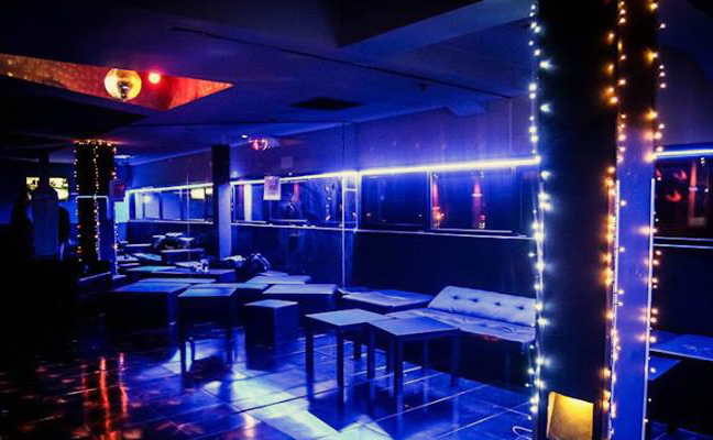 Il sabato  Dance Mania allo Sky Bar